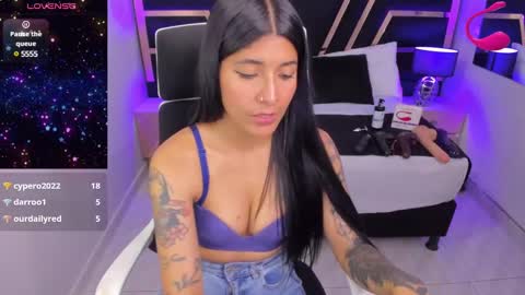 Snapshot of nikibryce_ chatting on February 2025 05:23:02 PM Niki online show from February 2025 05:23:02 PM