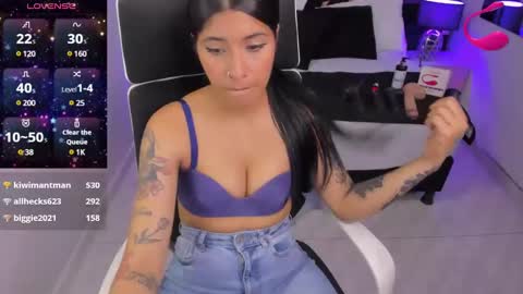 Snapshot of nikibryce_ chatting on February 2025 07:38:02 PM Niki online show from February 2025 07:38:02 PM