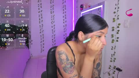 Snapshot of nikibryce_ chatting on May 2026 12:49:01 AM Niki online show from May 2026 12:49:01 AM