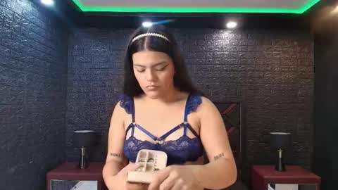 Snapshot of nikibunn chatting on May 2026 11:51:02 AM NIKI online show from May 2026 11:51:02 AM