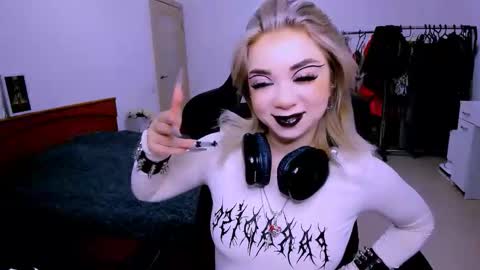 nikigoddesss online show from April 2026 04:13:02 AM