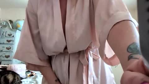 nikki32313 online show from April 2026 05:28:01 PM