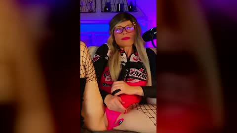 Snapshot of nikki_goldberg chatting on May 2026 08:27:01 PM Kitty Chatte online show from May 2026 08:27:01 PM