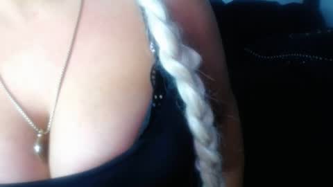 Niquita Sparkles online show from April 2026 10:18:01 PM