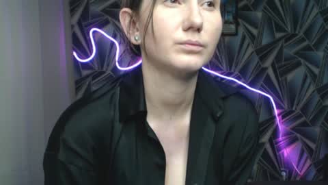 nikkikiss___ online show from April 2026 06:35:01 PM