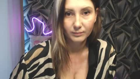 Snapshot of nikkikiss___ chatting on May 2026 12:28:02 AM nikkikiss___ online show from May 2026 12:28:02 AM