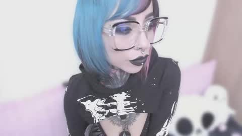 Nikki Ramone   online show from September 2025 11:32:02 PM