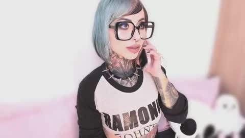 Nikki Ramone   online show from October 2025 10:07:01 PM