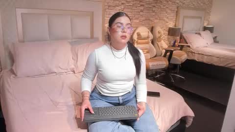 Y E S I online show from January 2026 12:43:02 PM