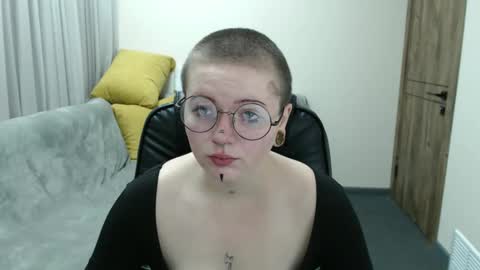 nikkysnow online show from October 2025 08:22:01 AM