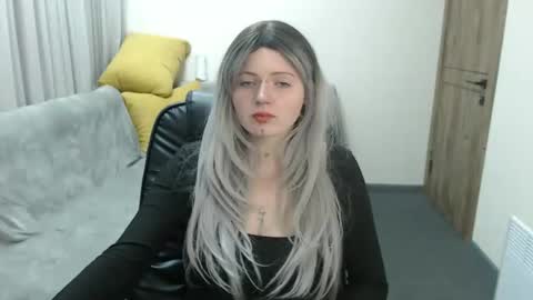nikkysnow online show from October 2025 08:33:01 AM