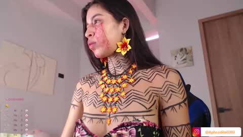Snapshot of nikol_je chatting on January 2025 02:06:01 PM Nicole cam online show from January 2025 02:06:01 PM