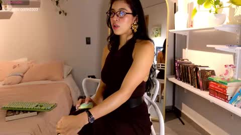 Snapshot of nikol_je chatting on September 2025 01:27:01 AM Nicole cam online show from September 2025 01:27:01 AM