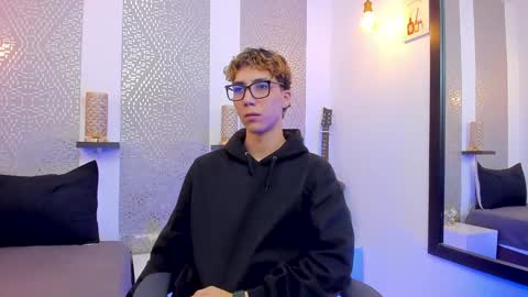    online show from December 2024 04:04:01 AM