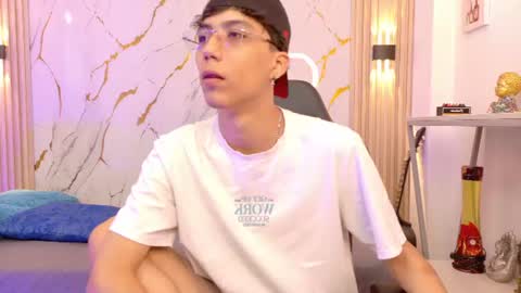 Snapshot of nikolay_gregori chatting on July 2026 04:19:02 AM online show from July 2026 04:19:02 AM