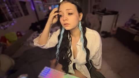 nikoli_naw online show from October 2025 06:21:01 PM