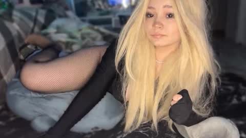 nikoli_naw online show from February 2026 07:34:02 PM