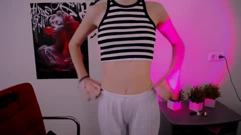 Snapshot of nikonara_ chatting on March 2025 11:31:01 AM nikonara_ online show from March 2025 11:31:01 AM