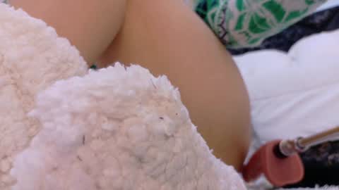Snapshot of niky_smit chatting on December 2024 02:42:01 PM NIKY SMIT online show from December 2024 02:42:01 PM