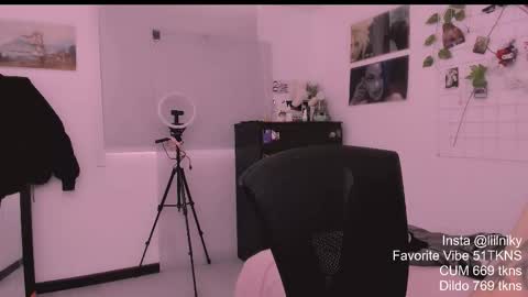 Nikylaine online show from February 2026 01:47:01 PM