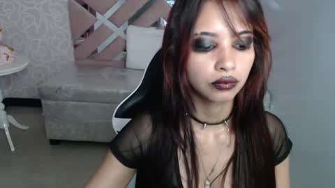 Snapshot of nilia_ch chatting on February 2025 10:48:01 PM nilia_ch online show from February 2025 10:48:01 PM