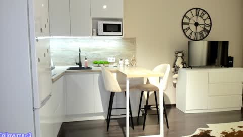 Bella online show from January 2025 10:41:02 PM