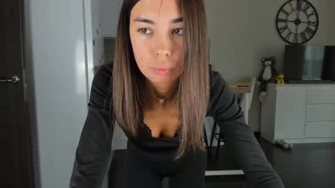 Bella online show from September 2025 12:05:01 PM