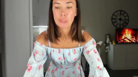 Bella online show from September 2025 04:44:02 PM