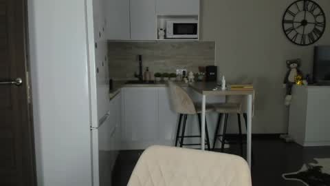 Bella online show from April 2026 01:20:01 PM