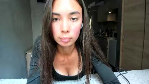 Snapshot of nilliluv chatting on July 2026 10:21:02 AM Bella online show from July 2026 10:21:02 AM