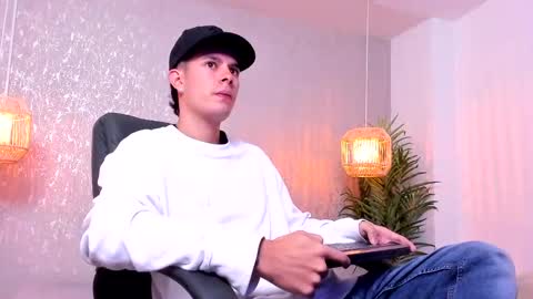 Nils online show from October 2025 04:02:01 AM