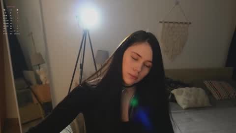 Jennet online show from November 2025 03:00:02 PM