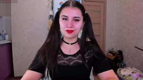 Nina online show from September 2025 04:18:02 PM