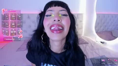 Nina Fox  online show from November 2025 12:36:02 PM