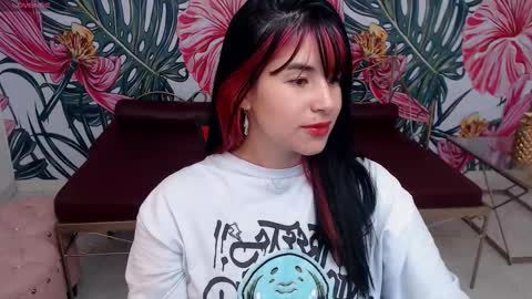 Nina online show from September 2025 08:11:02 PM