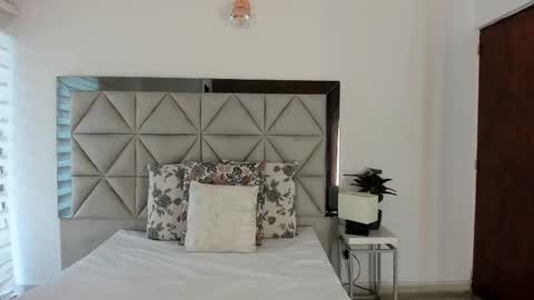  Nina  online show from October 2025 08:49:01 PM