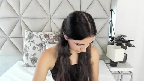  Nina  online show from October 2025 08:17:01 PM