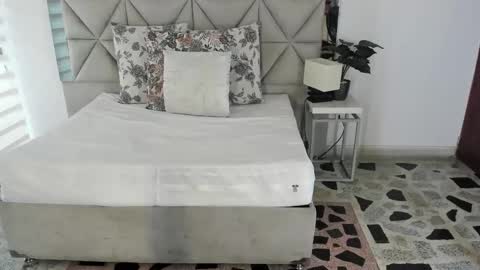  Nina  online show from October 2025 08:31:01 PM