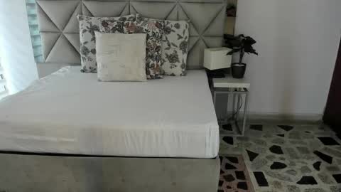  Nina  online show from October 2025 08:32:02 PM