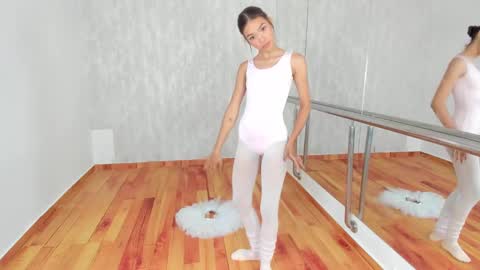 Snapshot of nina_ponse chatting on February 2025 08:38:02 PM Natalia FOLLOW ME ---- nathy po online show from February 2025 08:38:02 PM