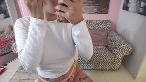 Snapshot of nina_smalls chatting on September 2025 12:16:02 PM Nina online show from September 2025 12:16:02 PM
