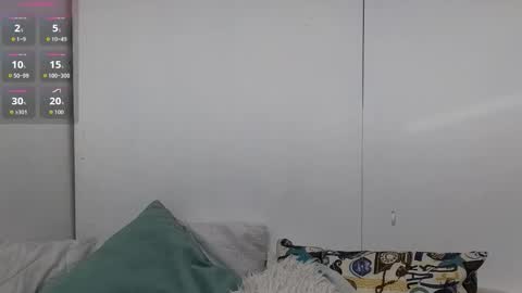 Ninaa fox online show from December 2025 04:23:02 PM