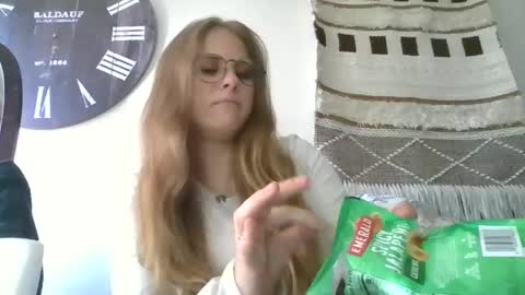 ninabeanzz online show from September 2025 02:19:01 PM