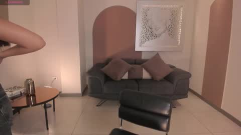 Nina online show from October 2025 08:38:01 PM