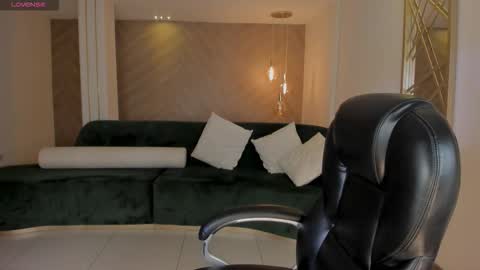 Nina online show from October 2025 02:58:02 AM