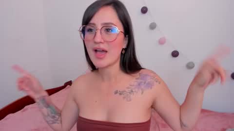 Nina online show from November 2025 01:13:01 PM