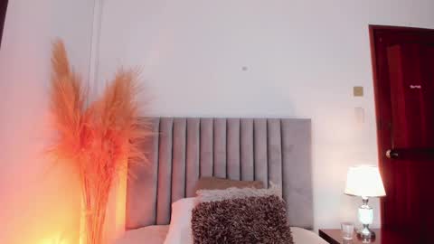 Nina online show from February 2025 06:37:01 PM