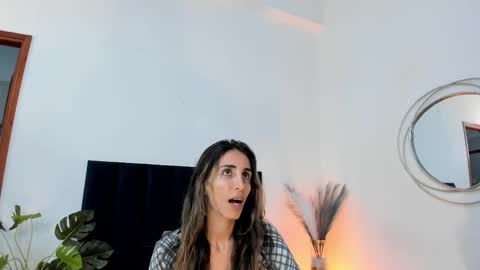 Nina online show from February 2025 02:32:01 PM