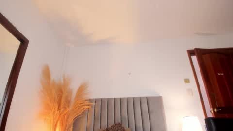 Nina online show from March 2025 09:29:01 PM