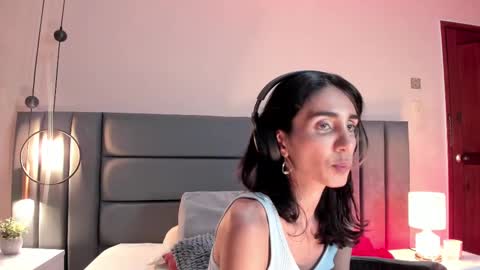 Nina online show from September 2025 06:29:01 PM